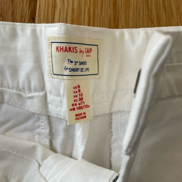 GAP White Khaki 3” Shorts - Picture 2 of 3